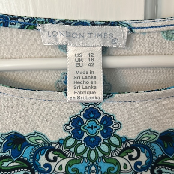 Super Flattering Shift Dress - Picture 2 of 4